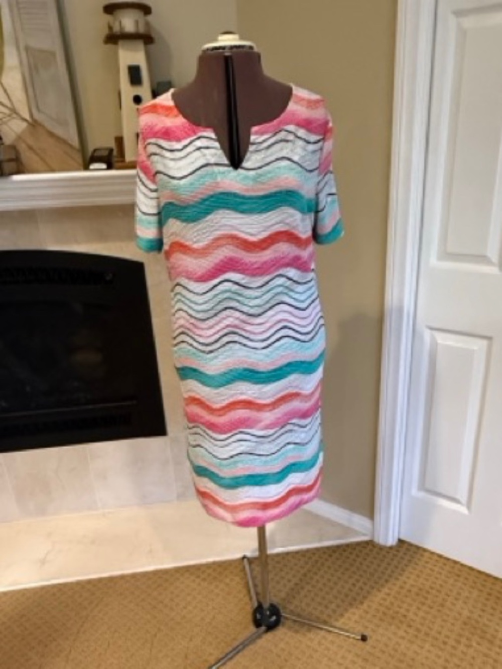 Chico’s Multicolor Wavy Stripe Shift Dress V-Neck Size 1